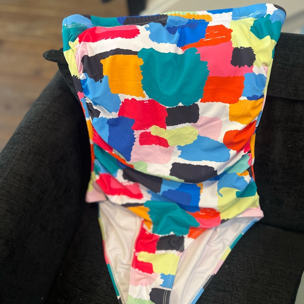 Swimsuit - Picture 3 of 7